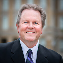 Image of Steve Guyer of Iowa Environmental Council. Steve is speaking at the September 25 Iowa School Energy Conference.